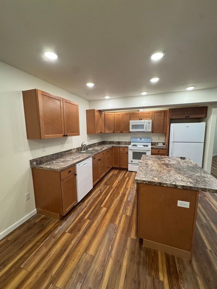 8111 Northwind Ave - Photo 3 of 26