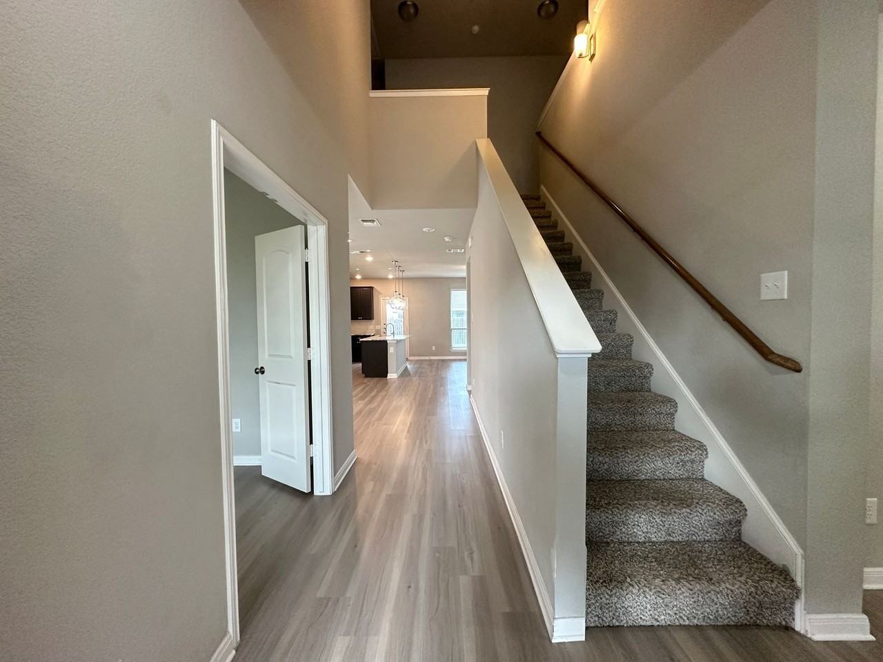 807 Mclintock Cv - Photo 2 of 40