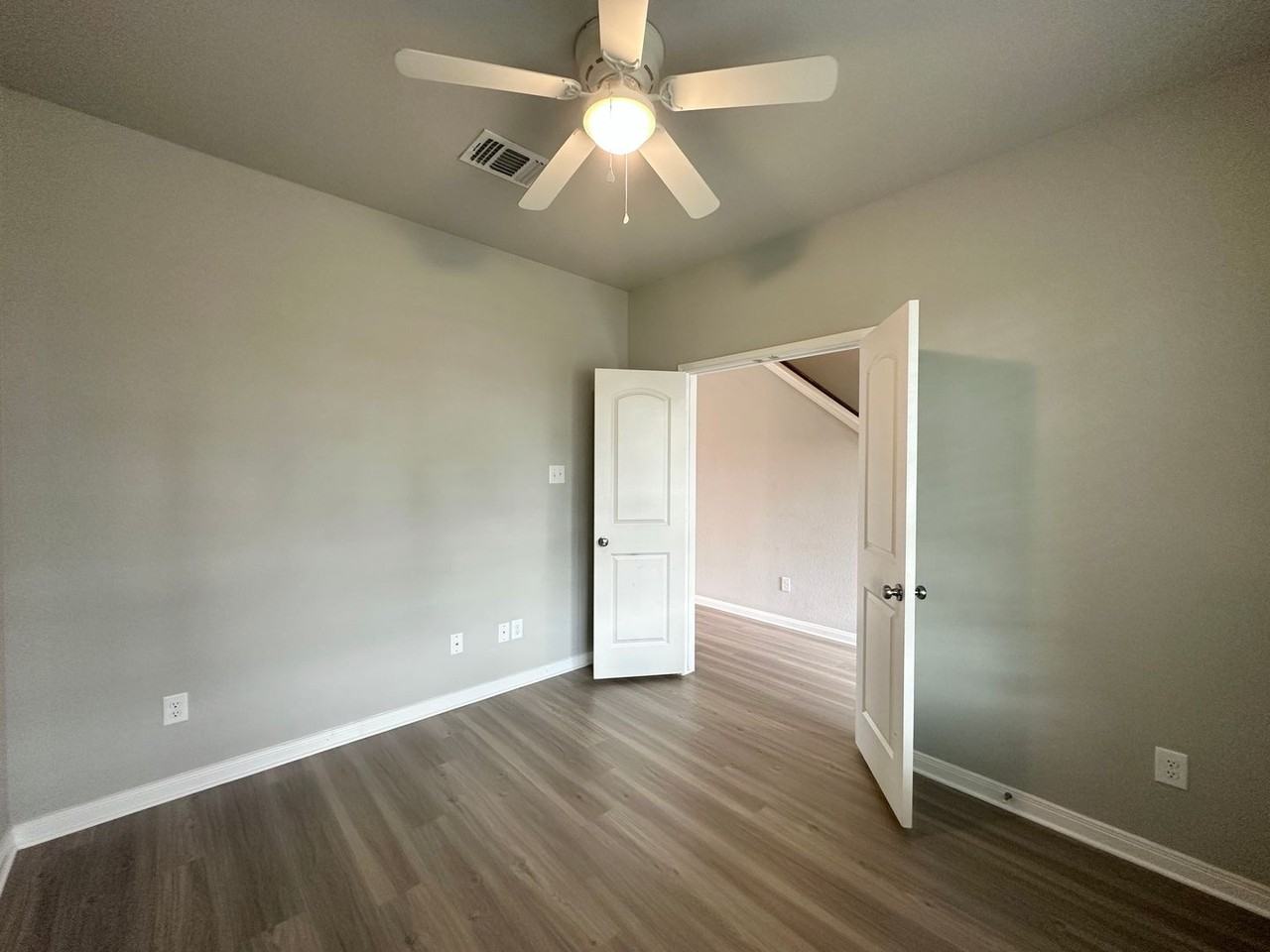 807 Mclintock Cv - Photo 4 of 40