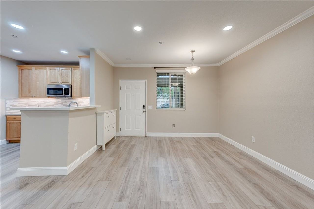 3850 Elijah Ct - Photo 3 of 27