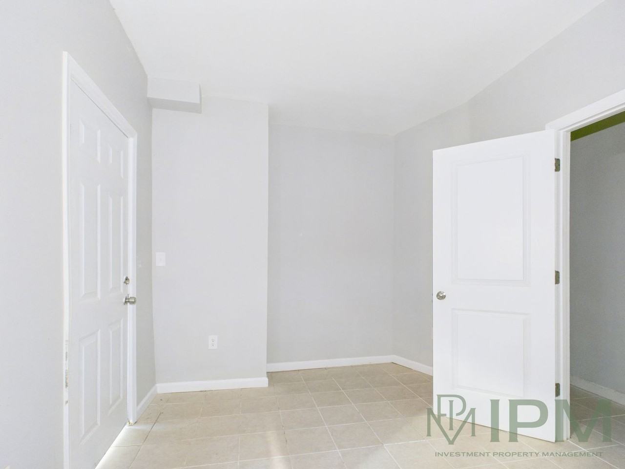 341 S 6th St - Photo 3 of 13