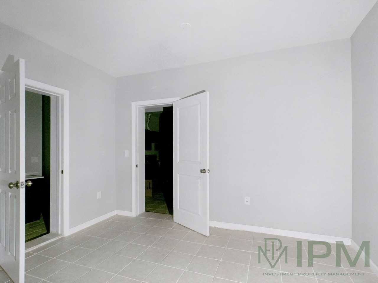 341 S 6th St - Photo 7 of 13