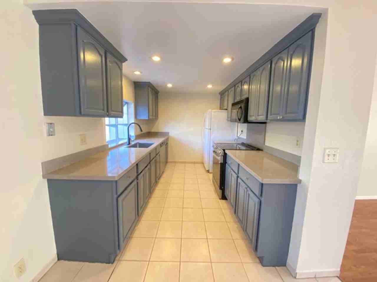 642 N L St #B - Photo 3 of 17
