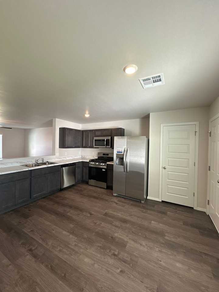 1011 W Fargo Rd - Photo 5 of 17