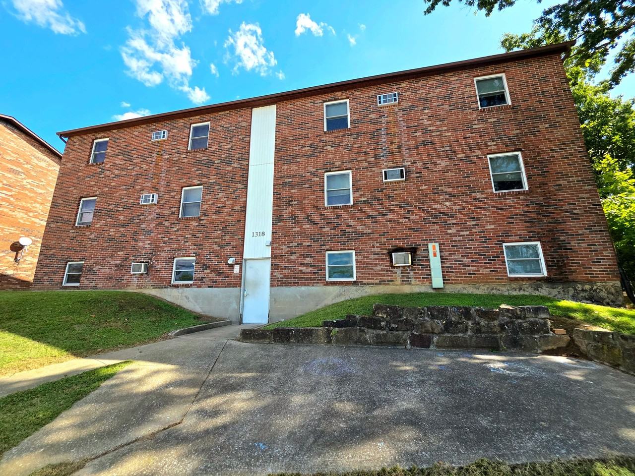 1318 N Sprigg St - Photo 2 of 3