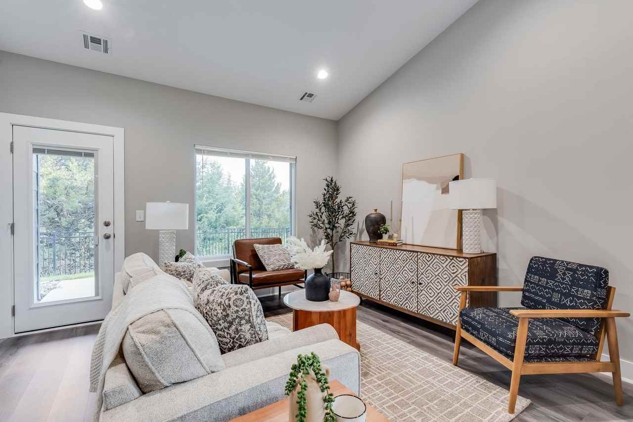 4834 N Vassar Ave - Photo 4 of 19