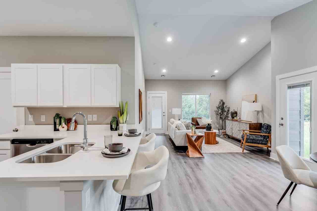 4834 N Vassar Ave - Photo 5 of 19