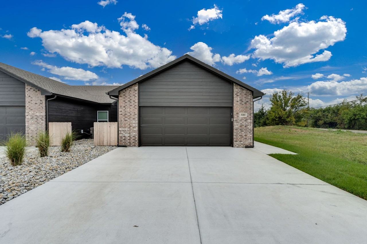 4924 N Vassar St - Photo 2 of 18