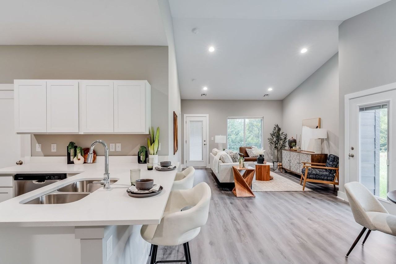 4924 N Vassar St - Photo 5 of 18