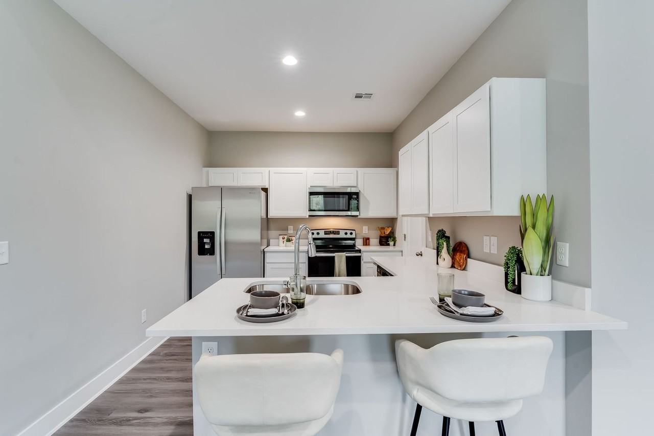 4924 N Vassar St - Photo 7 of 18