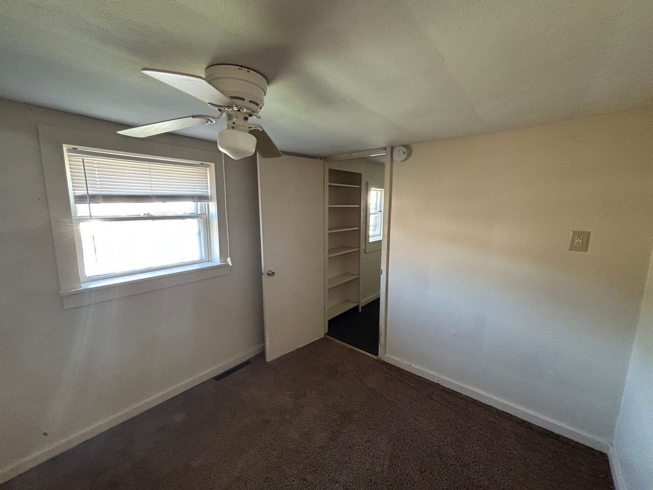 94 Sergeant St - Photo 2 of 5