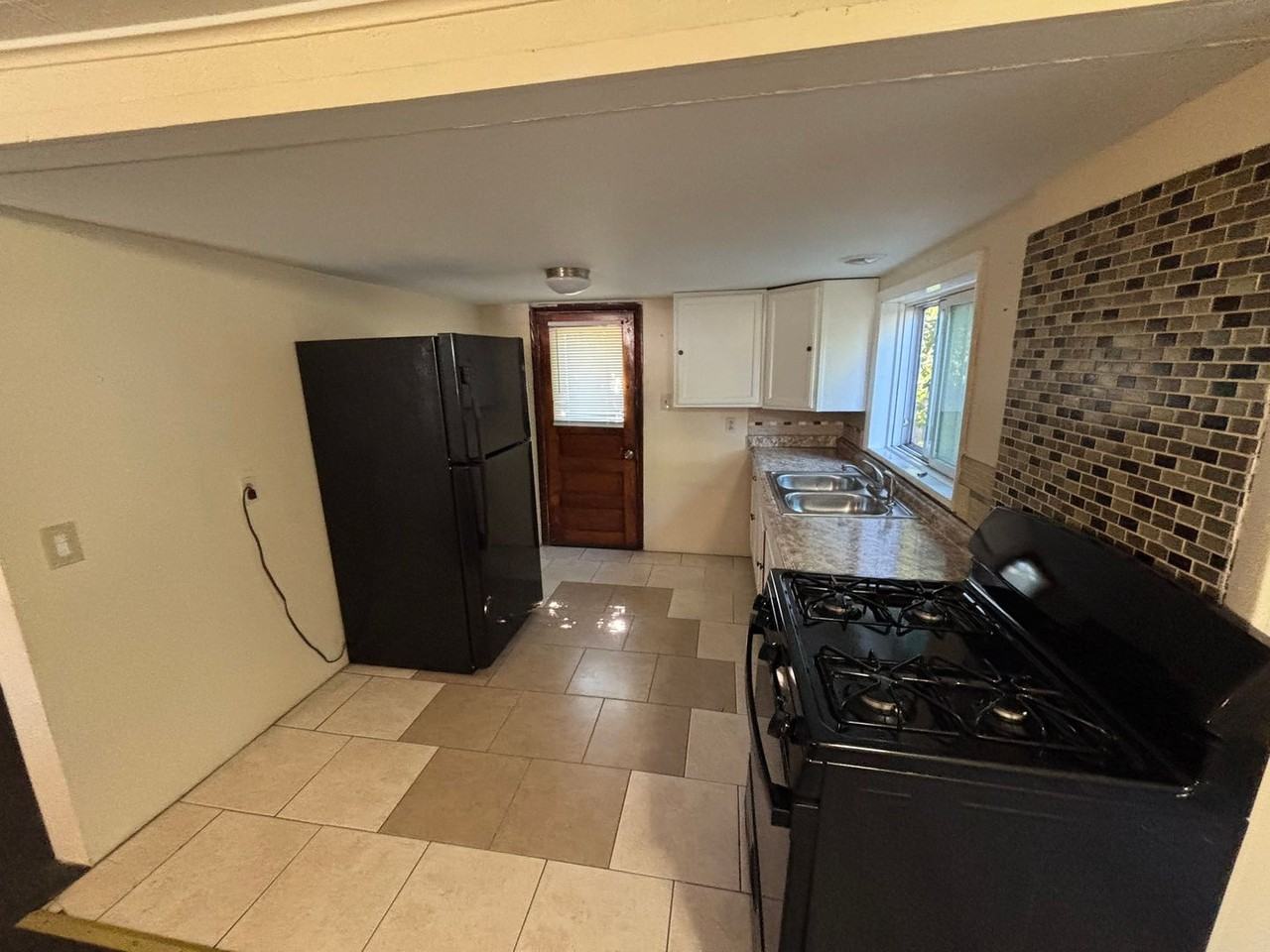 94 Sergeant St - Photo 5 of 5