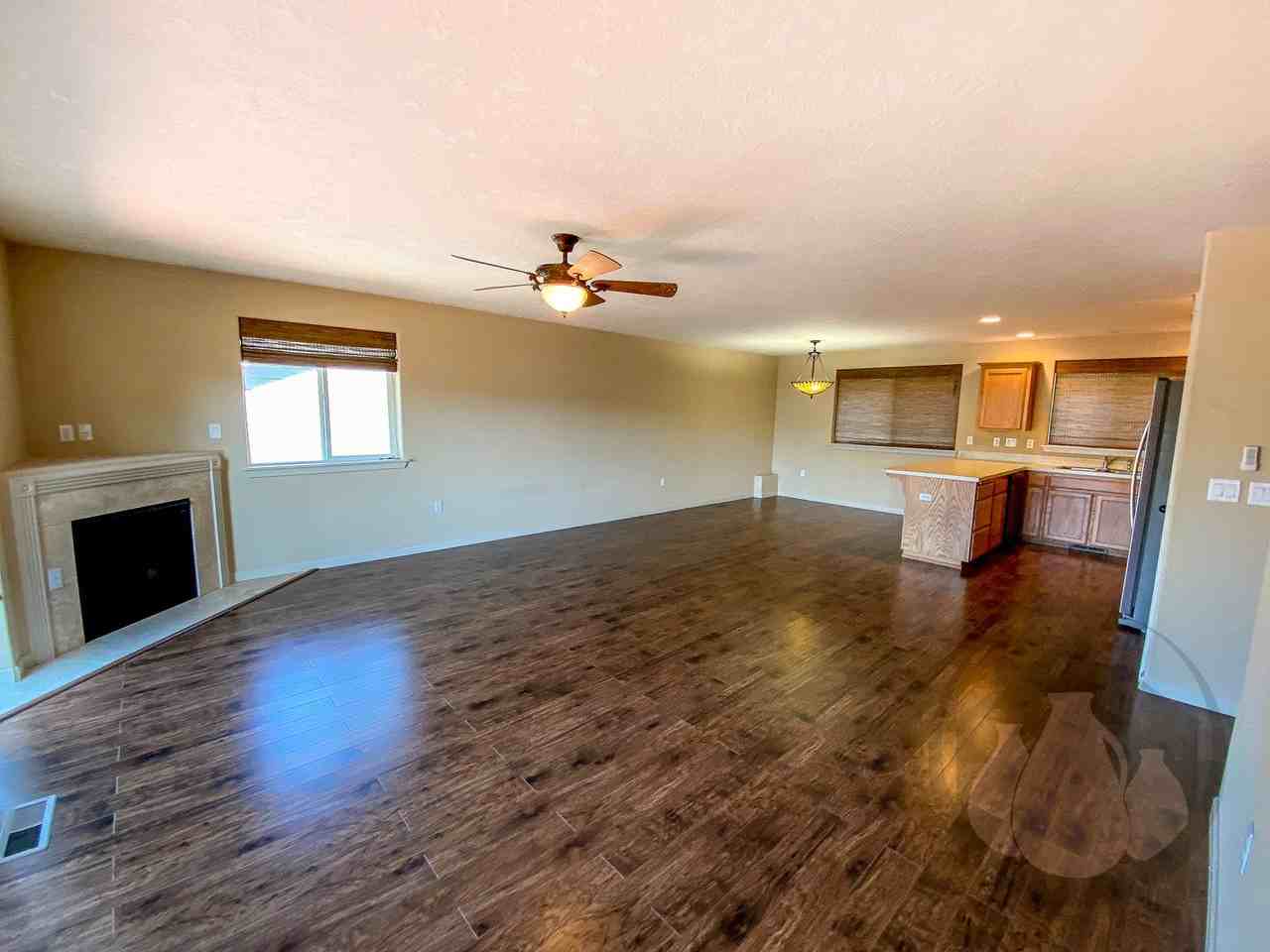 5627 Seeger Lane Southeast - Photo 5 of 10