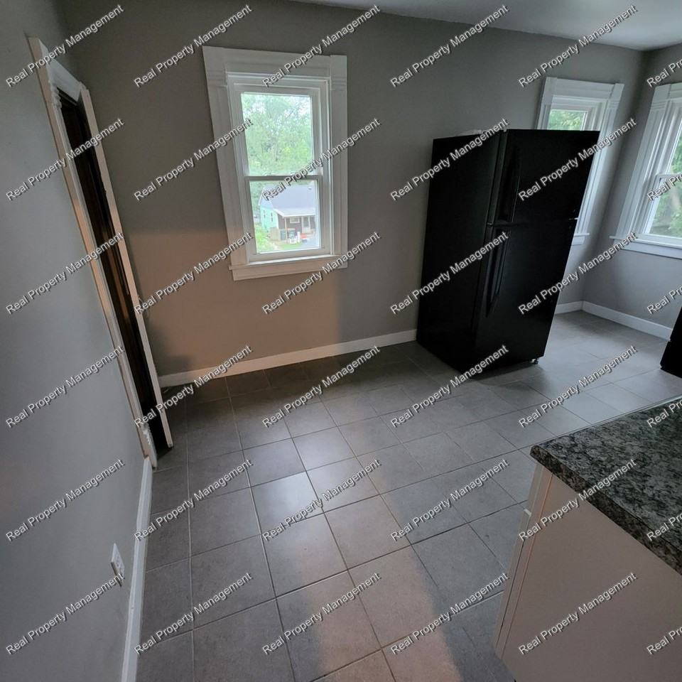 405 Roosevelt Rd - Photo 3 of 7