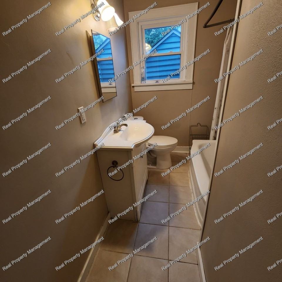 405 Roosevelt Rd - Photo 6 of 7