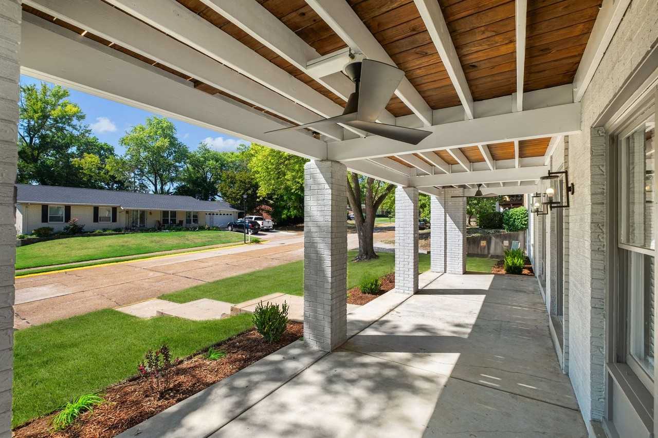 621 Broadmoor Dr - Photo 2 of 26