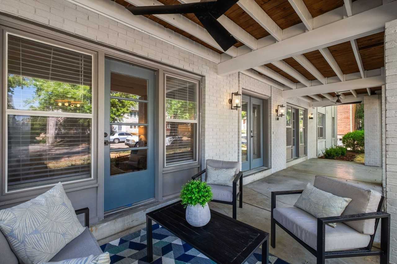 621 Broadmoor Dr - Photo 3 of 26