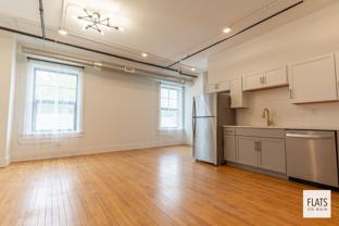 Main 1402 - Photo 1 of 1