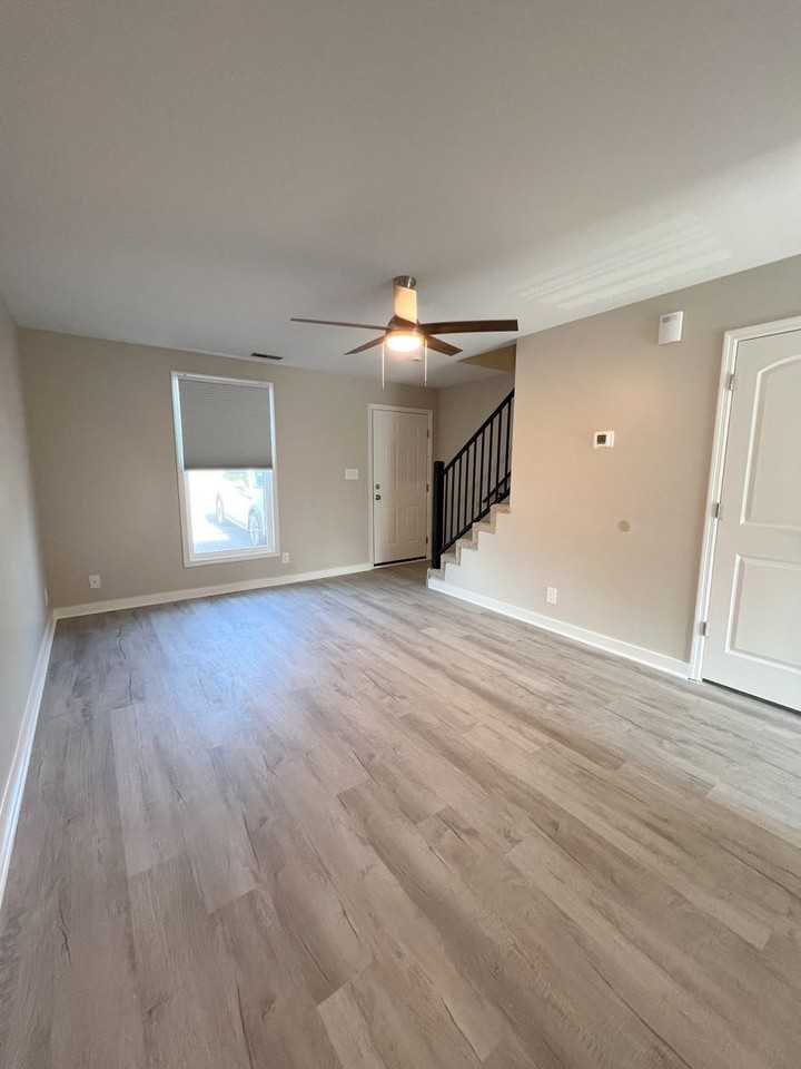 530 Hietts Lane - Photo 3 of 28