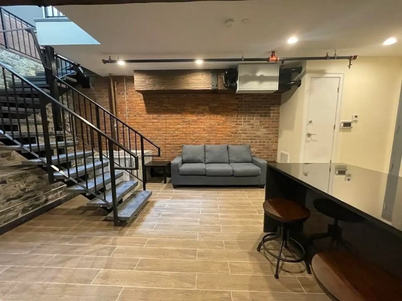 1028 Commonwealth Ave - Photo 2 of 17