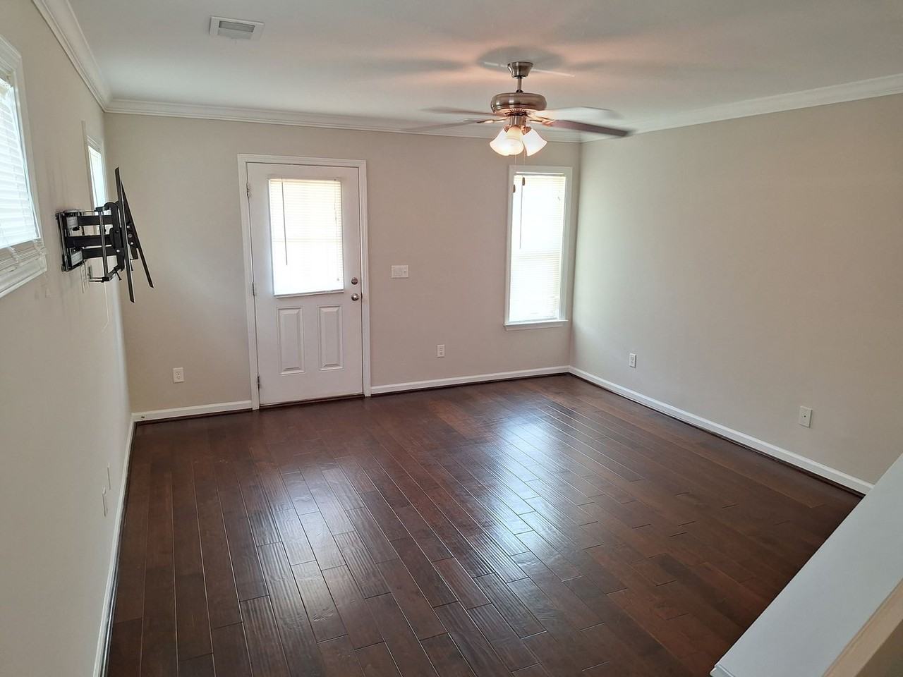232 Allans Mill Dr - Photo 2 of 32