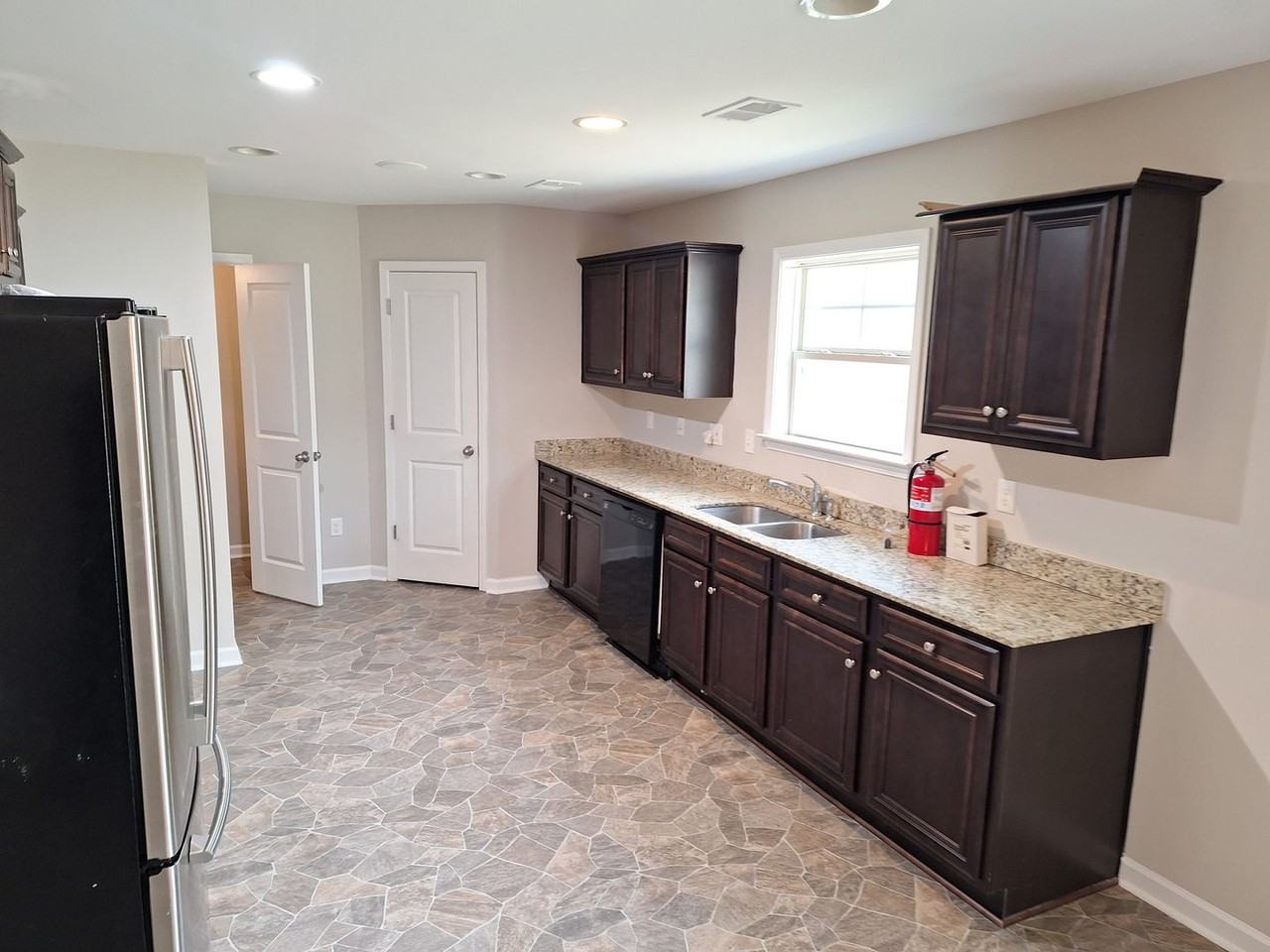 232 Allans Mill Dr - Photo 7 of 32
