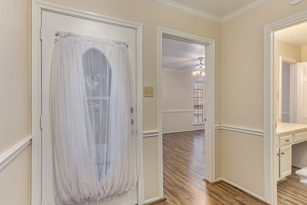 508 Clarence St #NA - Photo 2 of 21