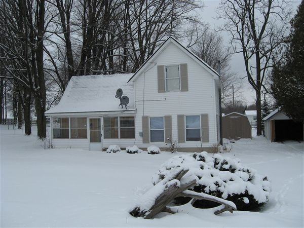 303 Water St - Photo 2 of 4