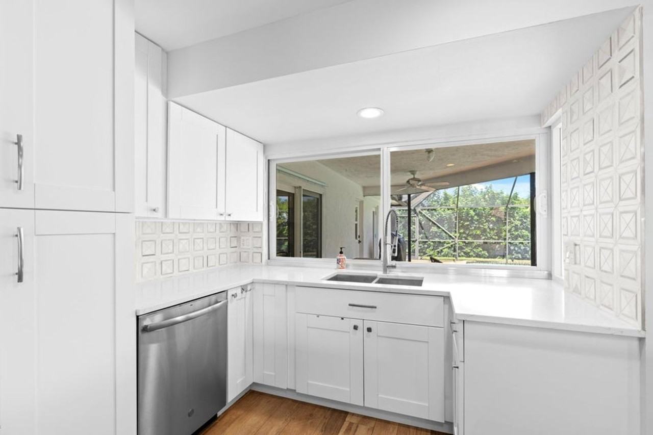 1039 Nw 8th St - Photo 6 of 15