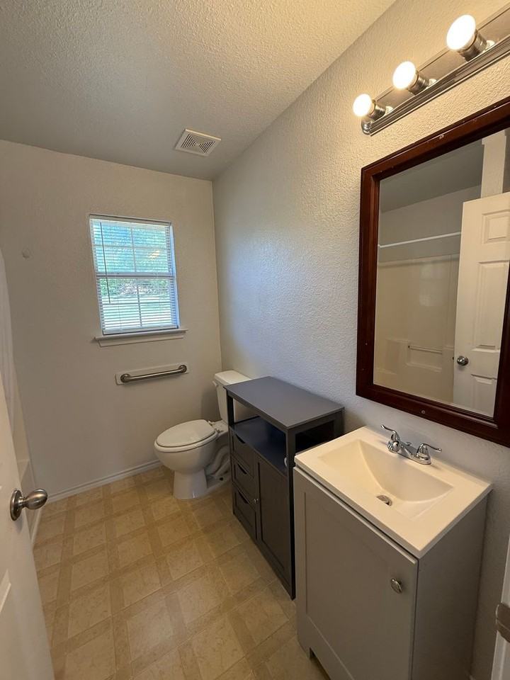 1010 Vance - Photo 7 of 11