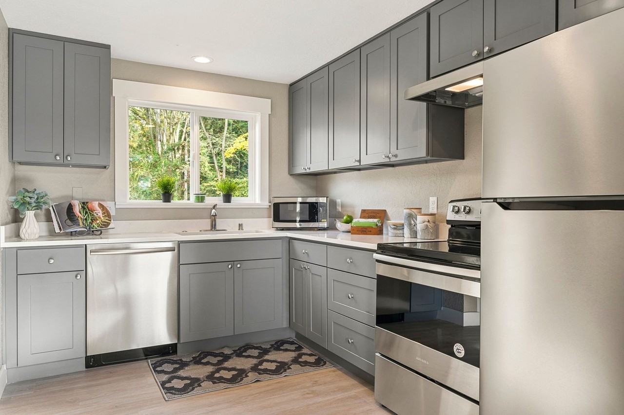 PM-UF-RED*9110-MF - Photo 2 of 36