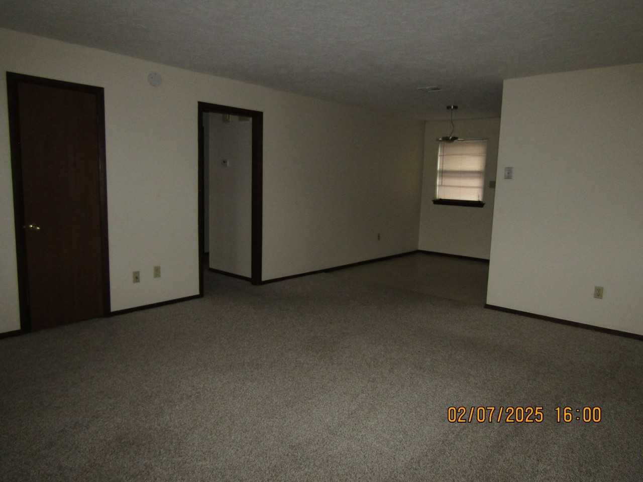 7914 Nw Crossland Cir - Photo 3 of 17
