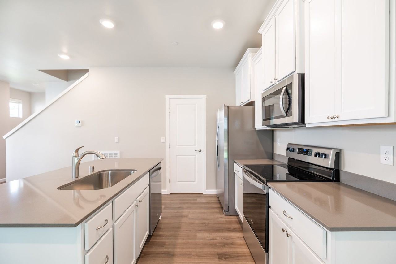 8724 E Gilman Ave - Photo 2 of 17