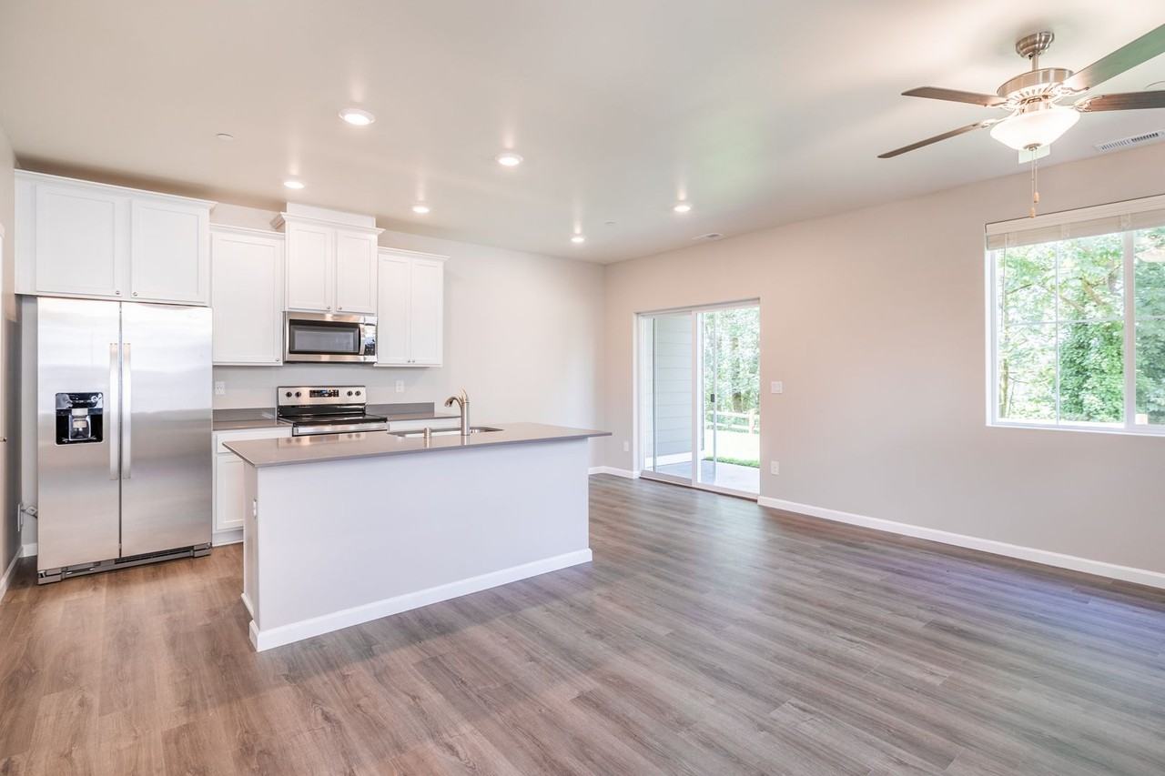 8724 E Gilman Ave - Photo 3 of 17