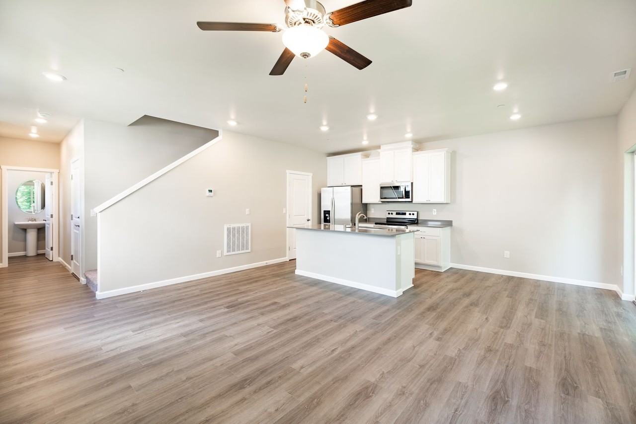 8724 E Gilman Ave - Photo 4 of 17