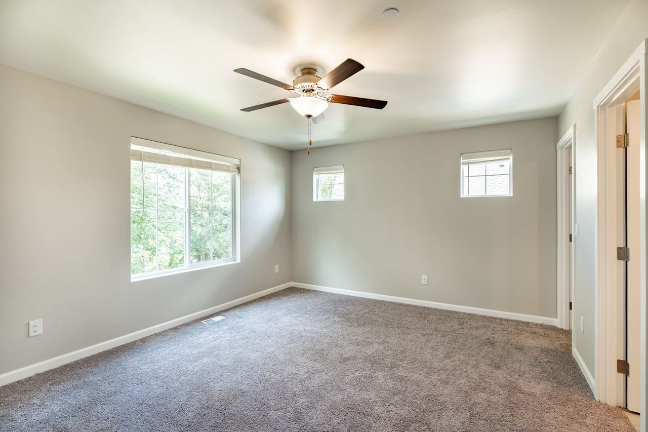 8724 E Gilman Ave - Photo 5 of 17