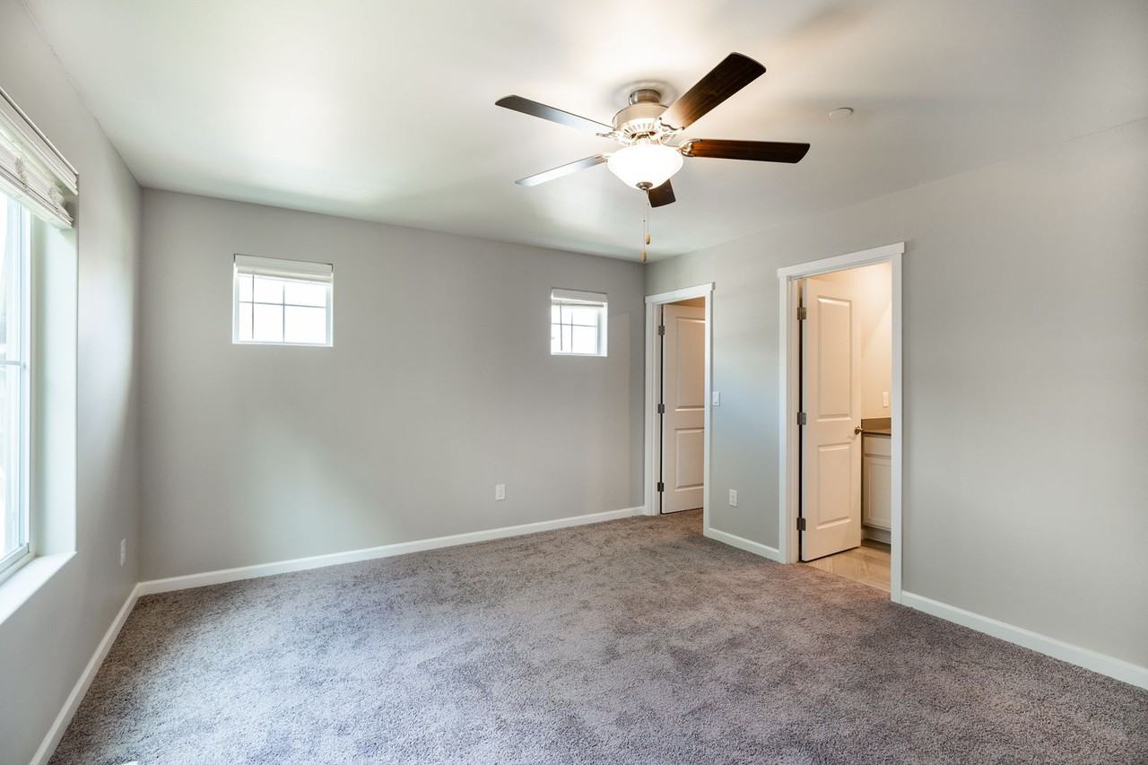 8724 E Gilman Ave - Photo 6 of 17