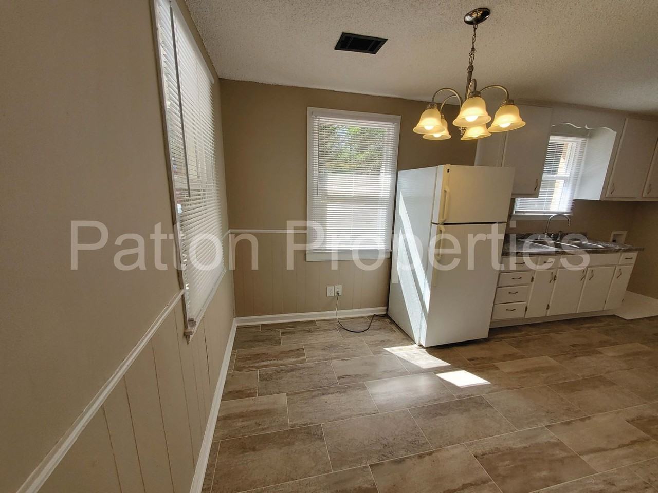 161 Stanford St - Photo 4 of 17