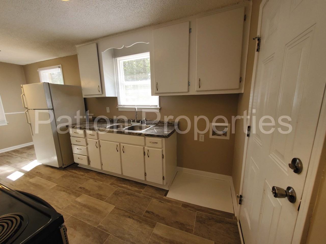 161 Stanford St - Photo 6 of 17