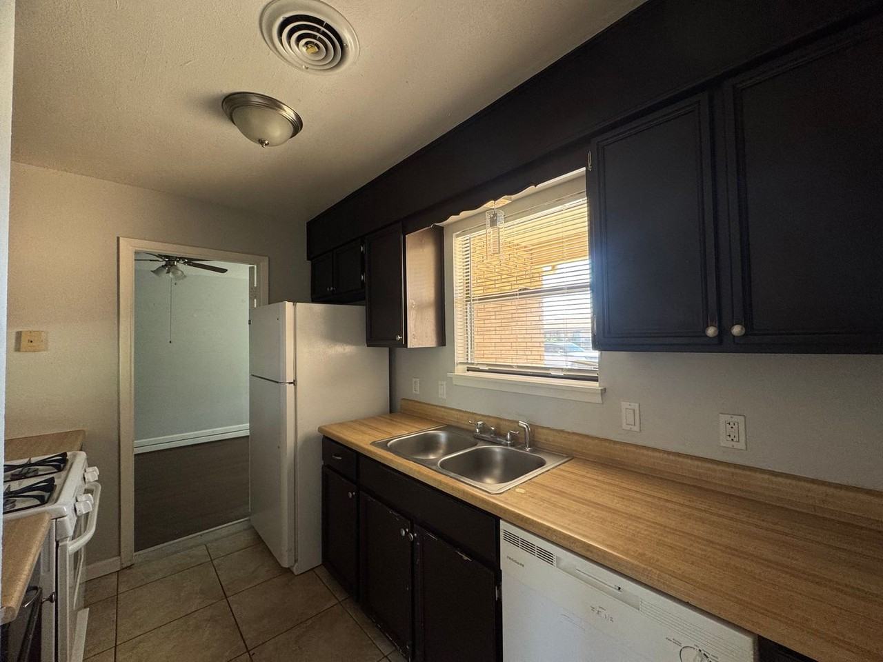 1211 Harvard Drive - Photo 4 of 13