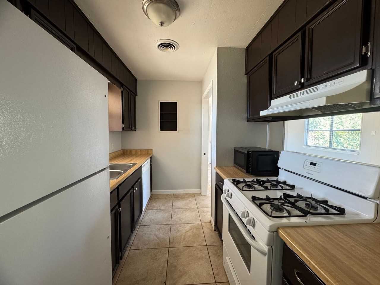 1211 Harvard Drive - Photo 5 of 13