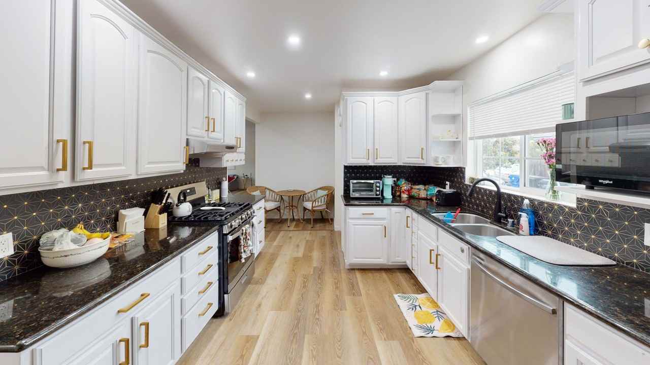 6328 Mesita Dr - Photo 4 of 17