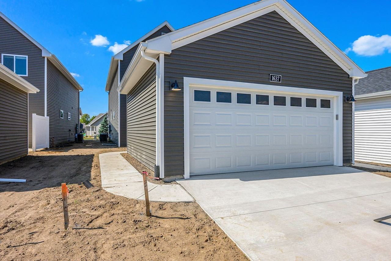 1639 Kennedy - Photo 3 of 24