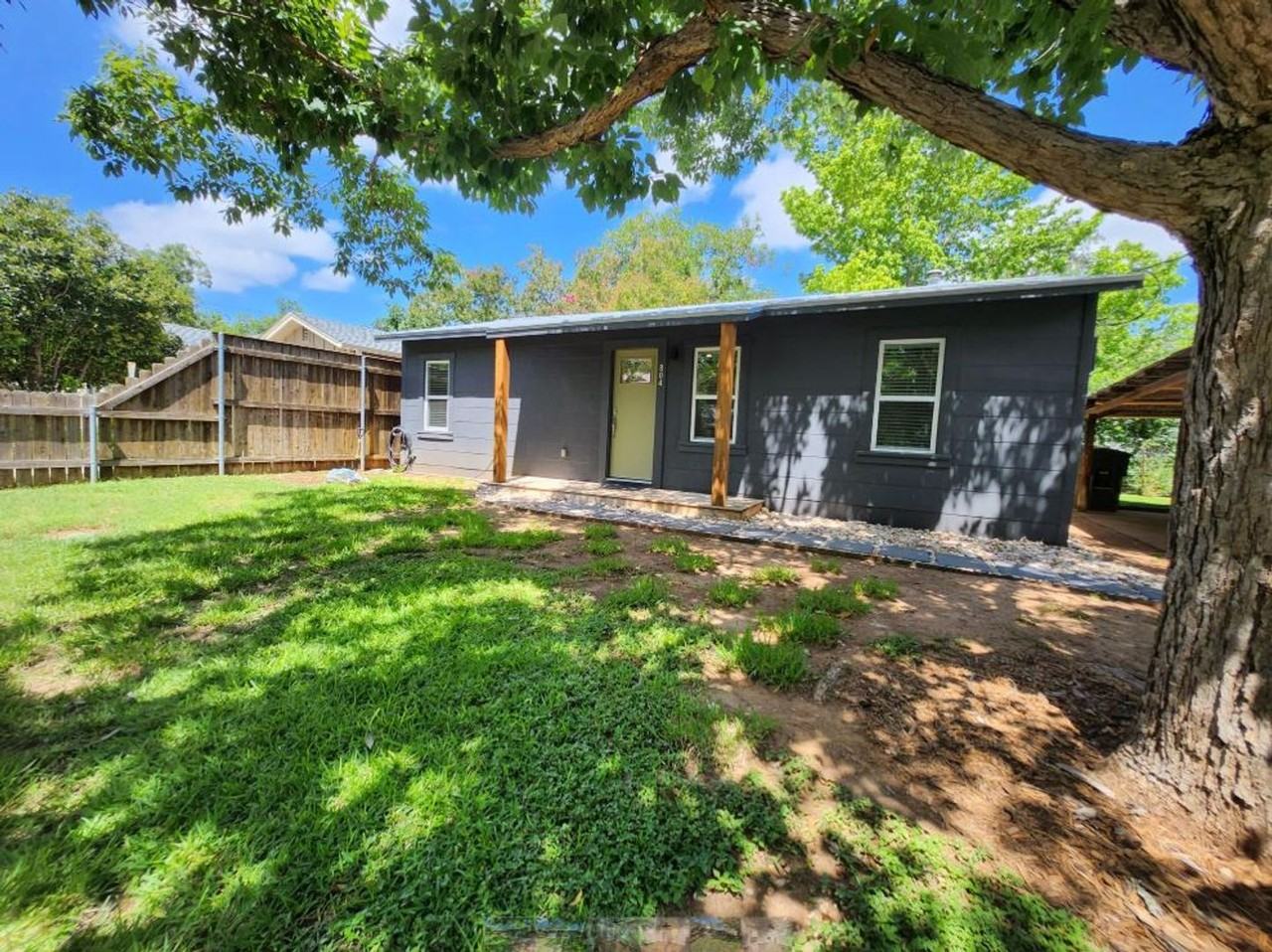 804 N Orange St - Photo 2 of 14