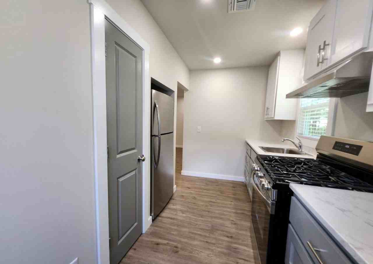 804 N Orange St - Photo 7 of 14