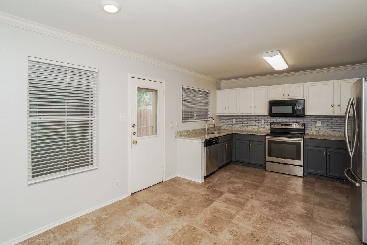 12103 Creek Spur - Photo 7 of 23