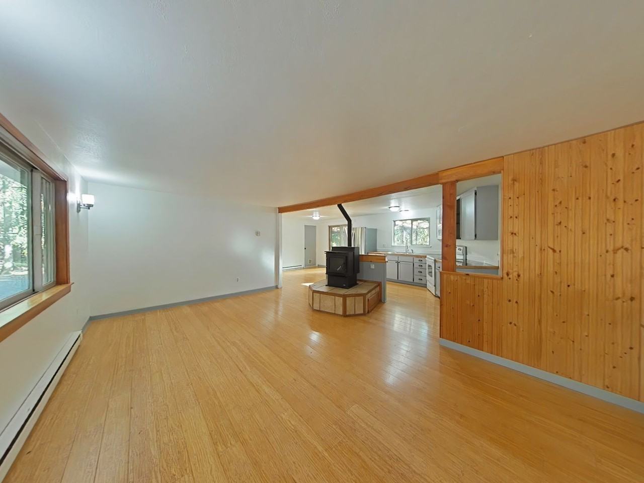 30584 Oakview Dr - Photo 2 of 16