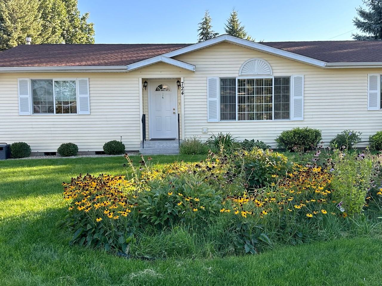 724 E Ladd St - Photo 2 of 32