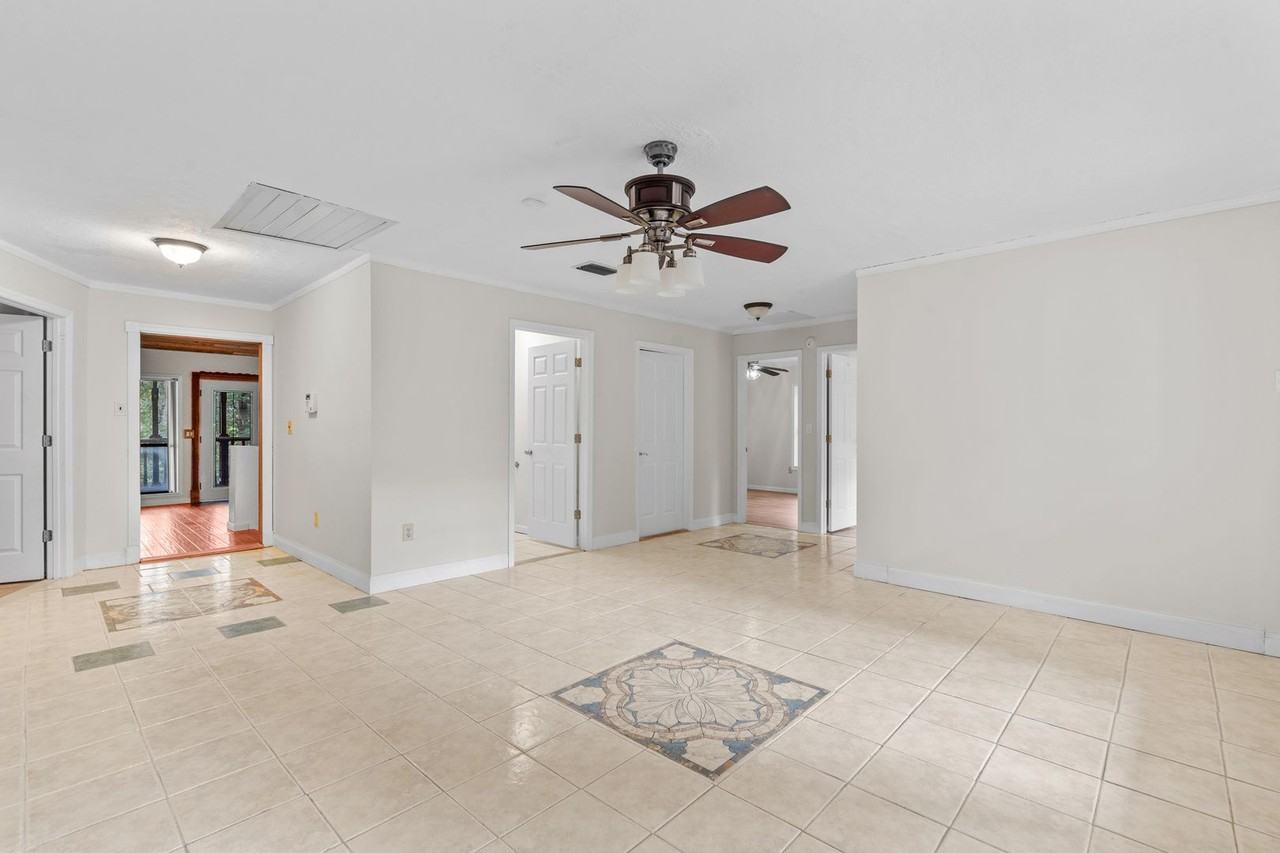 764 Hazelwood Ct - Photo 5 of 34