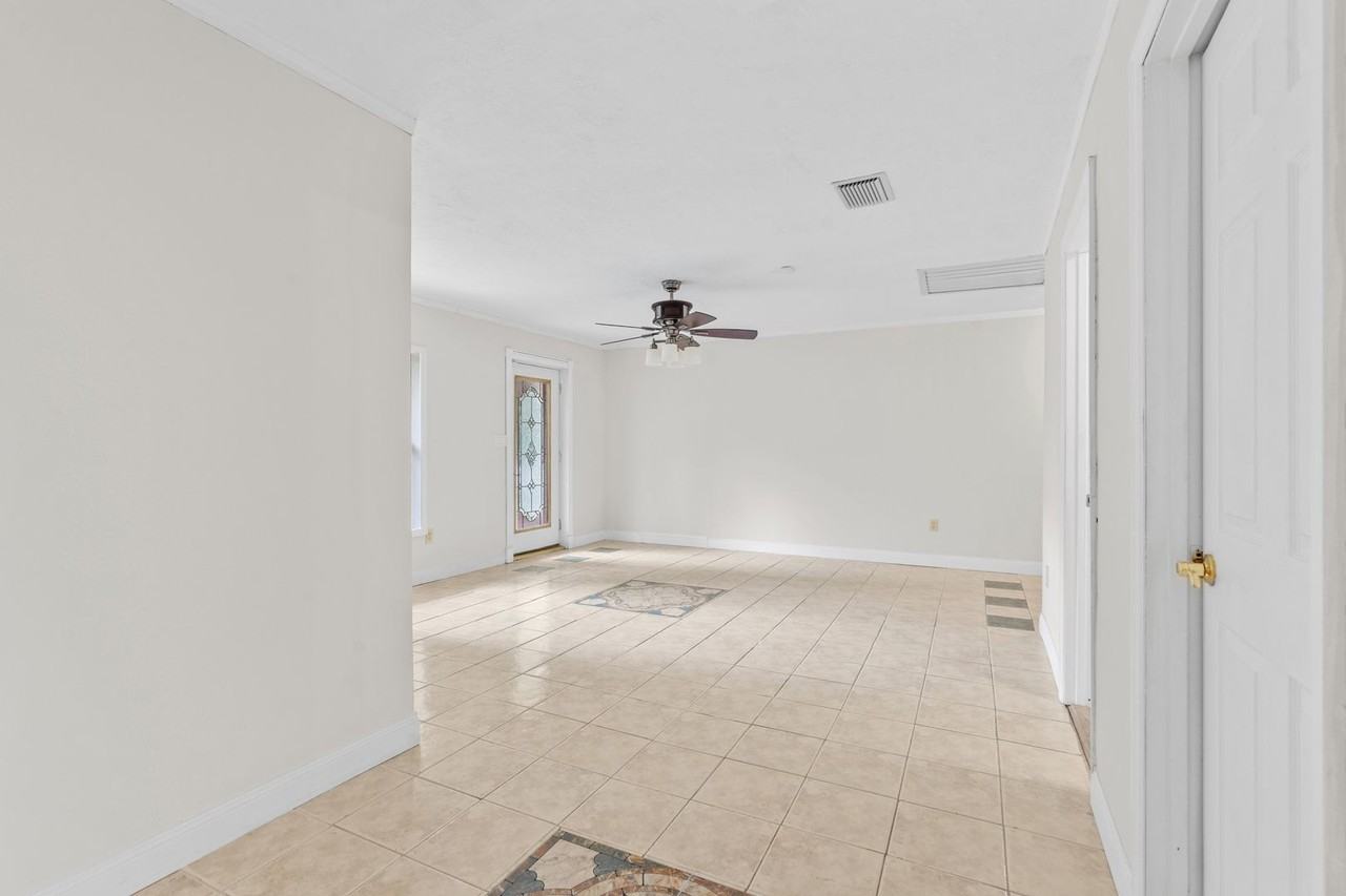 764 Hazelwood Ct - Photo 6 of 34